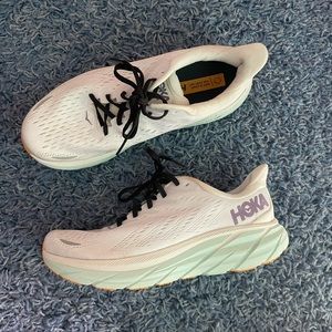 Hoka Women’s 9.5 sneakers